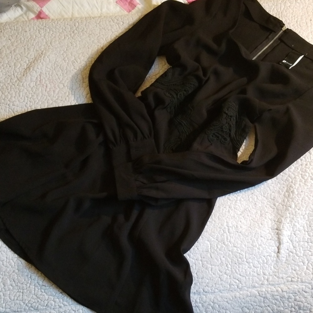 Swell Black Dress (Longsleeve) - Picture 1 of 8